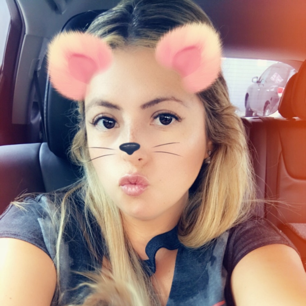 Meet your Posher, Claudia